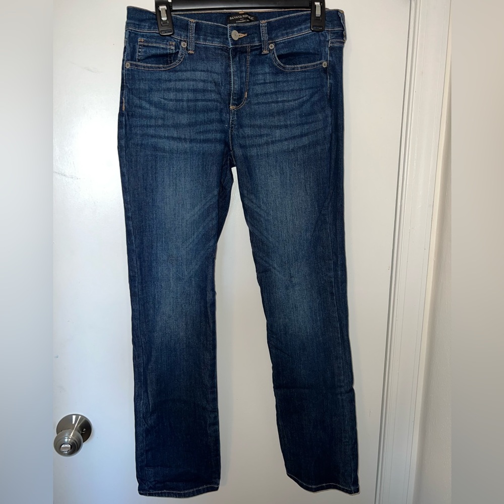 BANANA REPUBLIC, Straight-Cut Jeans. Size 6/28